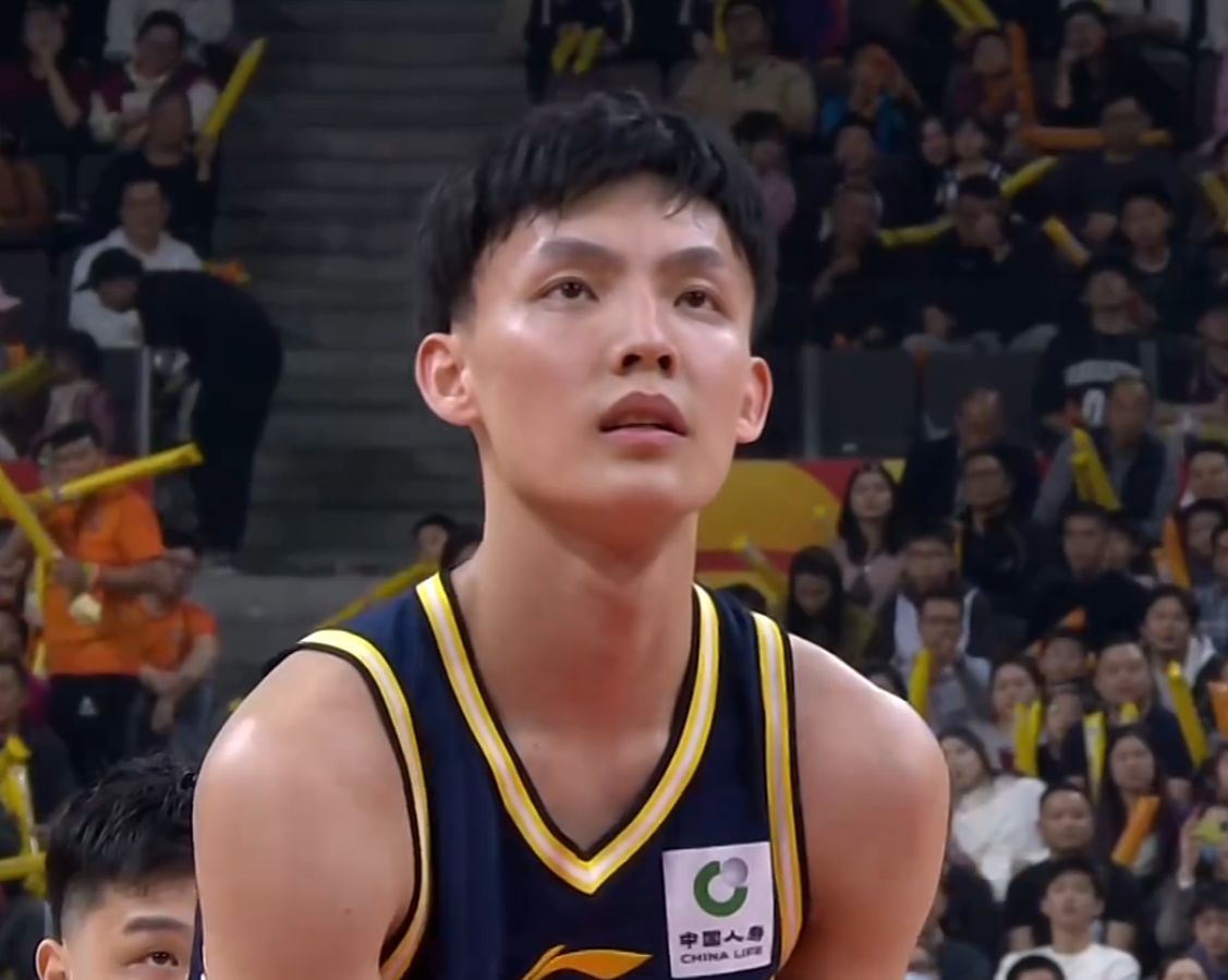 开云体育APP-广东今日早报!徐杰完成国家队报到,杜锋官宣高升,小崔复出预告